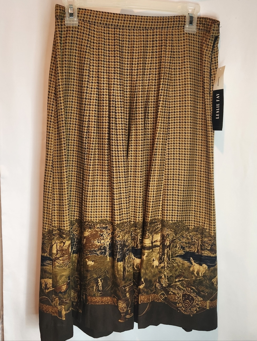Leslie Fay Women's NWT Brown Check Early Farm Scene